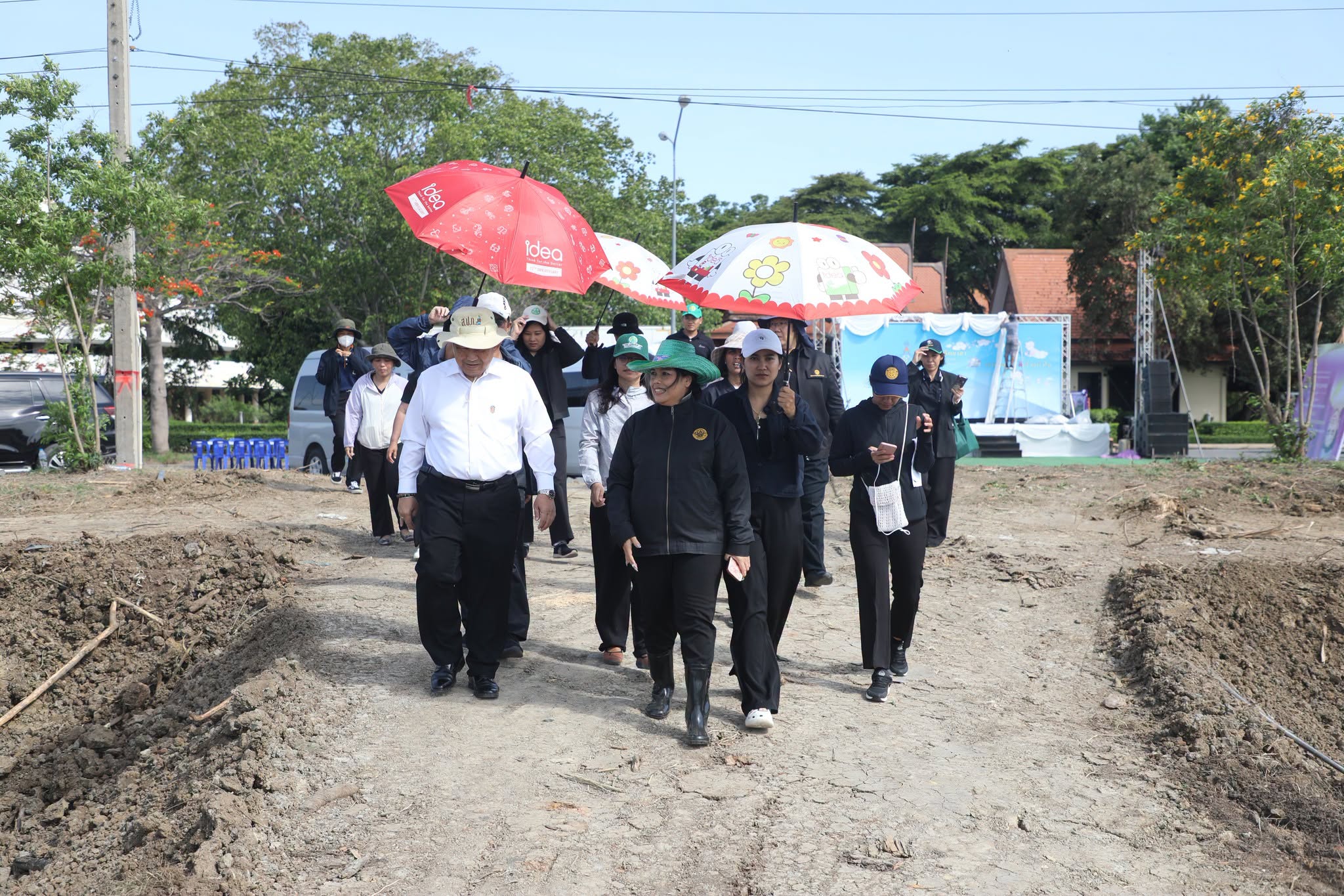 title - ส.ป.ก. ลงพื้นที่ตรวจความพร้อม เตรียมจัดงานจิตอาสาพัฒนาด้านการเกษตร ณ ศูนย์ศิลปาชีพบางไทร